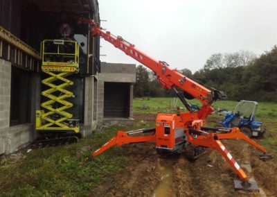 Nacelle-à-ciseaux-sur-chenilles-1-400x284